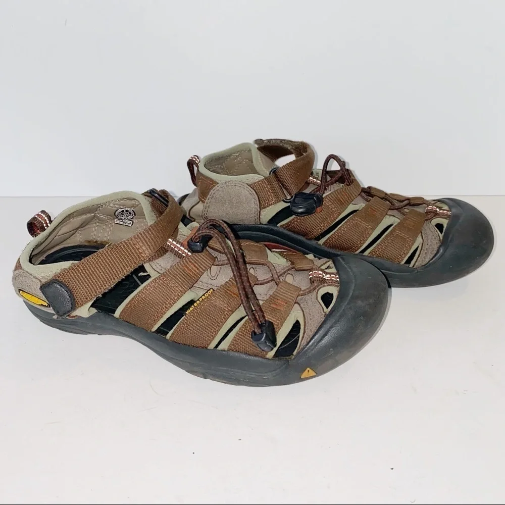 KEEN Youth Size 4 NEWPORT H2 Water sandals Copper Brown Waterproof Gorpcore